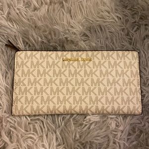 Micheal kors wallet